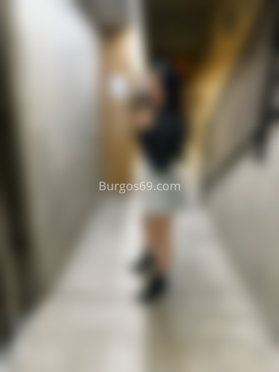 Nadia, morena brasileña risueña. 613210954. Citas en BURGOS, BURGOS. www.burgos69.com.