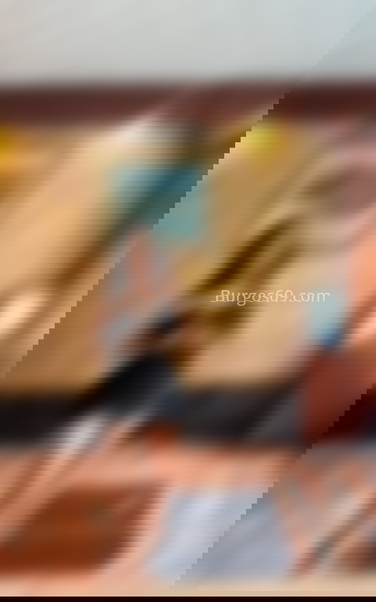 Natalia, colombiana juvenil. 658910156. Citas en BURGOS, BURGOS. www.burgos69.com.